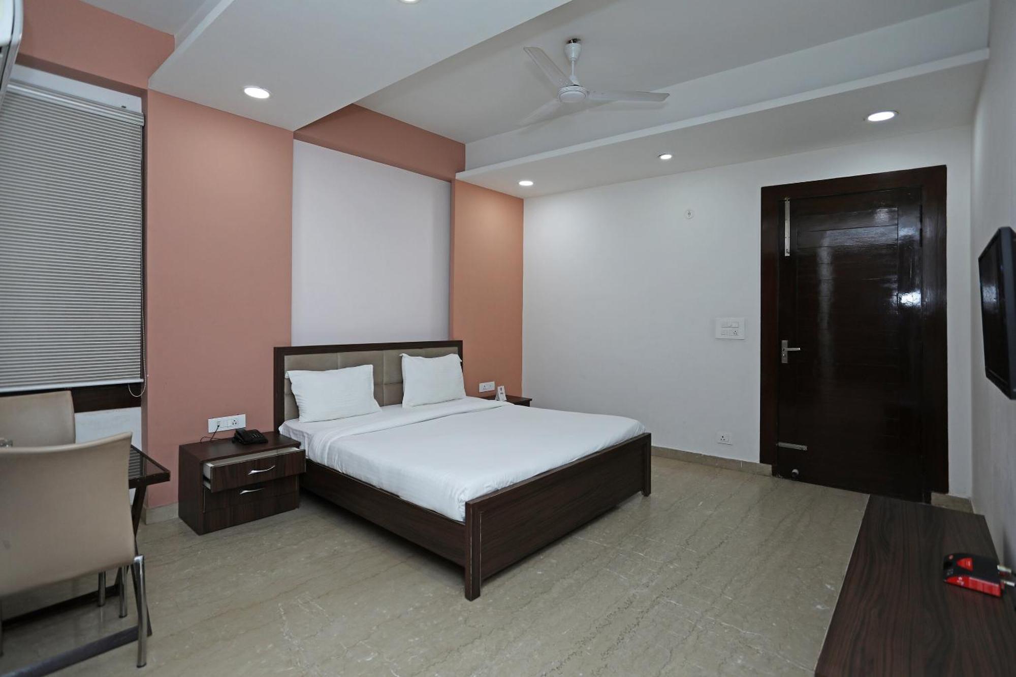 SPOT ON 74028 Hotel Sainik Inn Lucknow Bagian luar foto